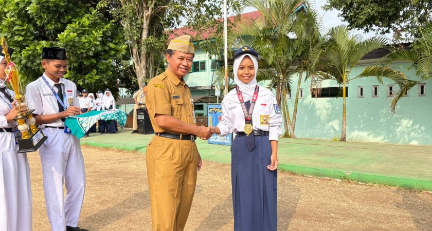 BERSINAR DIPANGGUNG NASIONAL, SISWI ESPHERO BAWA PULANG MEDALI EMAS