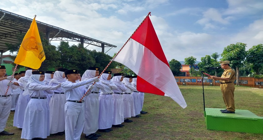 SERAH TERIMA JABATAN DAN PELANTIKAN OSIS SMP NEGERI 2 BANJARNEGARA