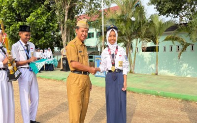 BERSINAR DIPANGGUNG NASIONAL, SISWI ESPHERO BAWA PULANG MEDALI EMAS